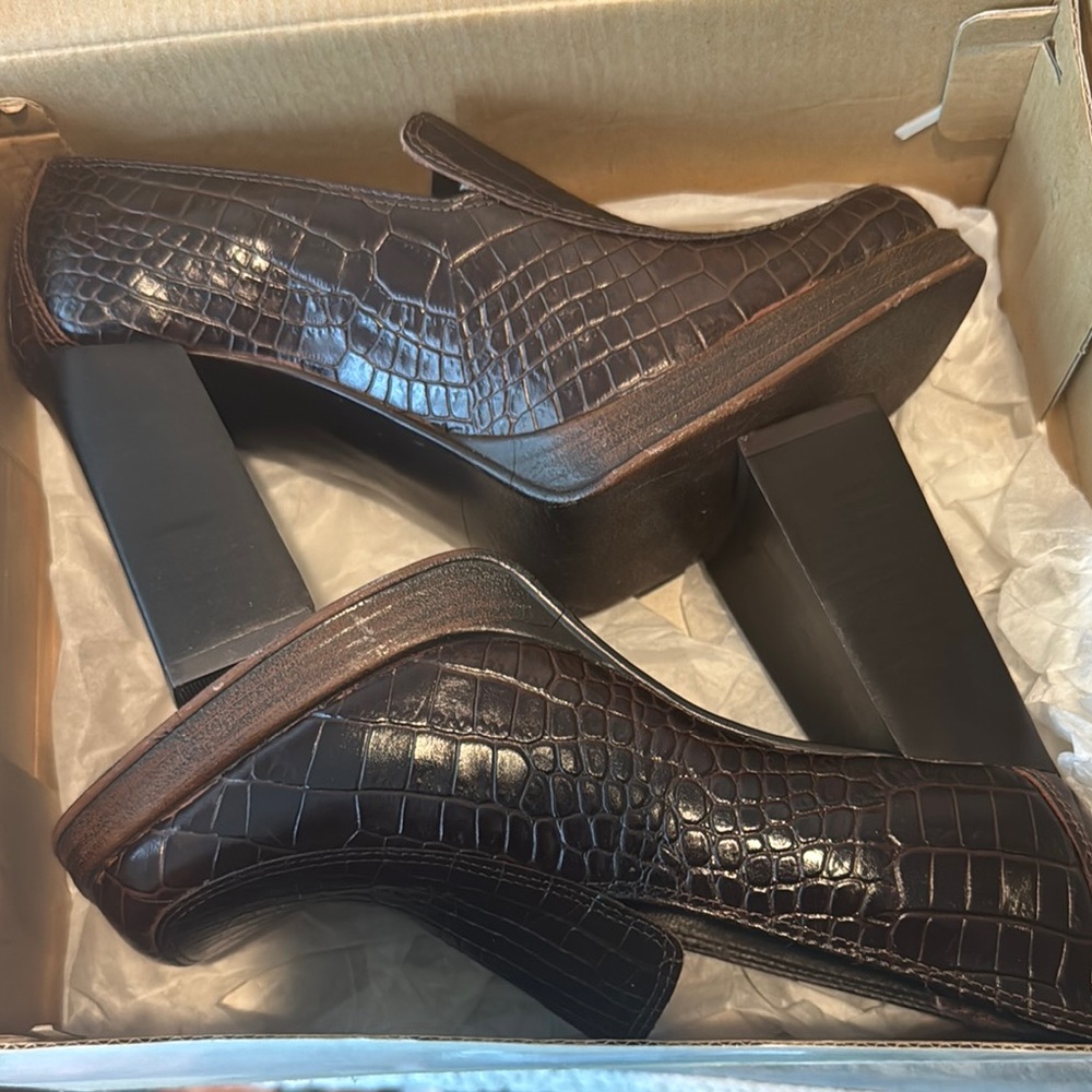 Steve Madden Cherry Brown Crocodile Pattern Women's Heels